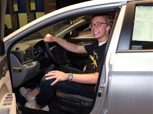 Perrysburg High senior wins car at Taylor Hyundai annual giveaway
