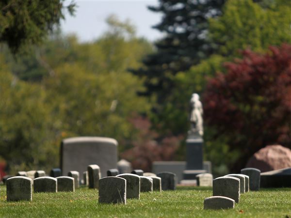 Woodlawn Cemetery walking tour set for Sunday