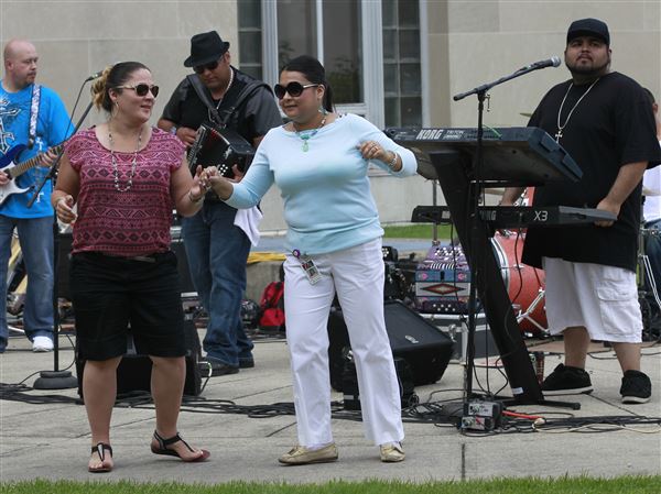 Concert series returns to Main Library’s lawn