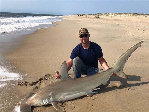 Toledoan pulls in a hammerhead shark on Outer Banks vacation
