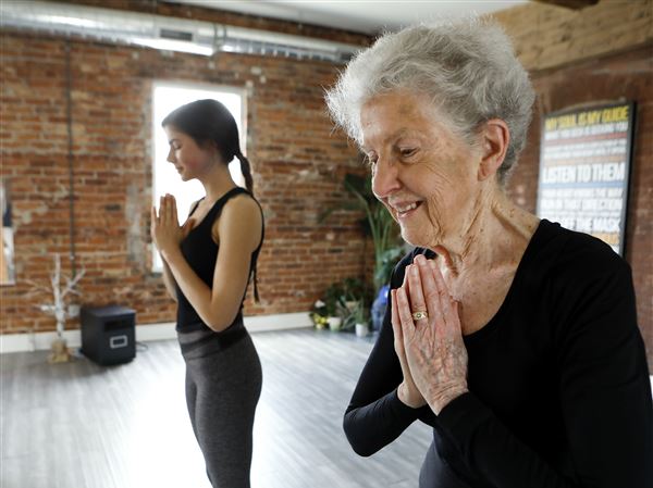 Toledo grandmother, 96, uses yoga, veganism to stay healthy