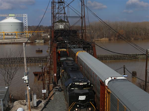 Toledo railroad bridge shut down for 6 hours