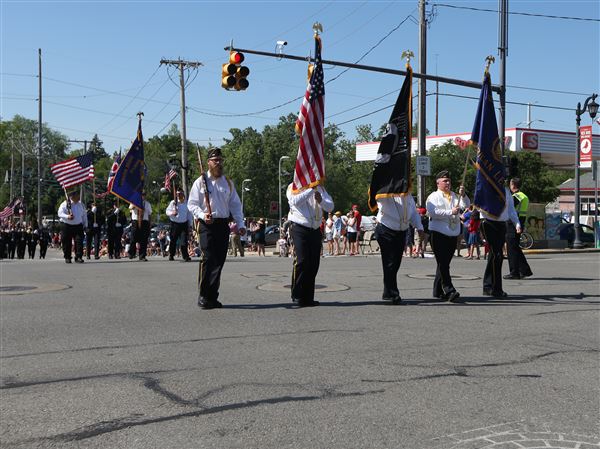 Sylvania pays tribute to U.S. servicemen during Memorial Day parade, service