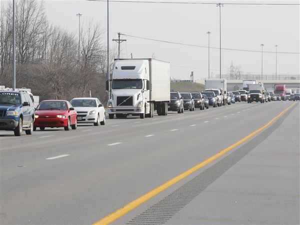 Crashes cause serious injuries, lane closure on Ohio Turnpike