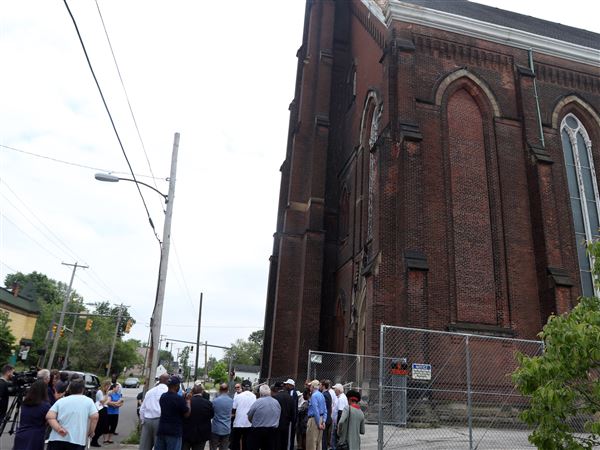 Kaptur, Kapszukiewicz call on diocese to halt St. Anthony demolition