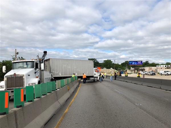 I-75 in Toledo reopens after morning crash