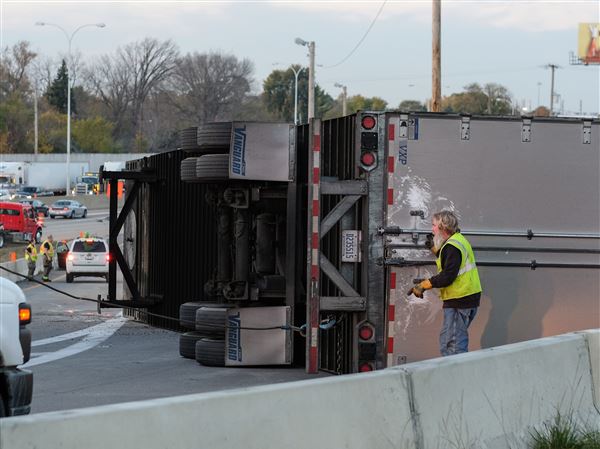 Part of I-475/U.S. 23 junction blocked by overturned semi