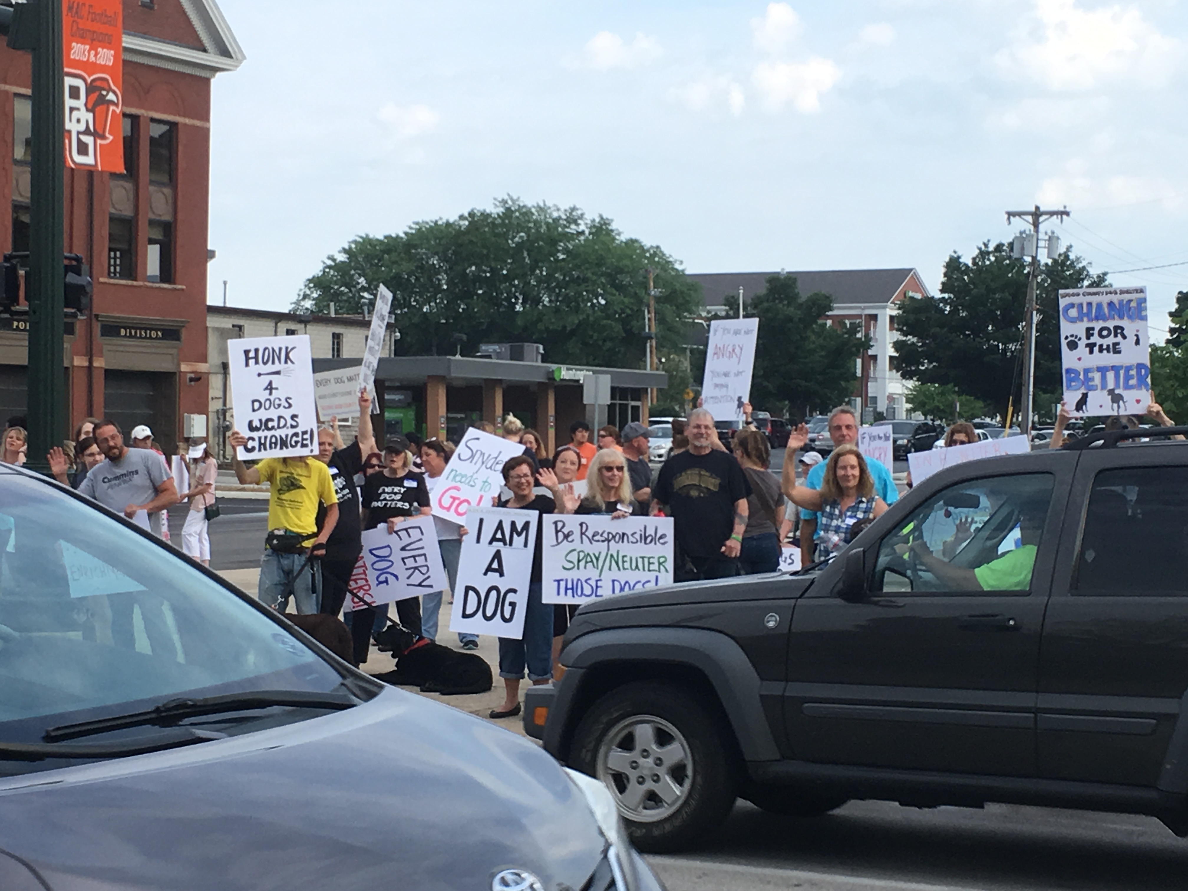 Dogrights rally in Bowling Green protests Wood County Dog Shelter