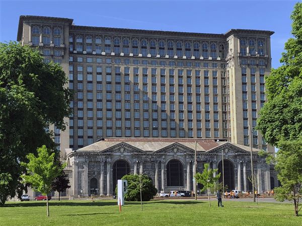 Reviving Detroit’s icon of decay