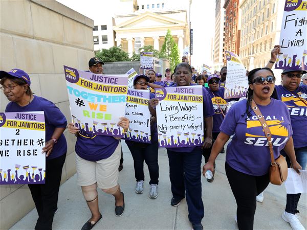 PHOTO GALLERY: SEIU rally at PNC Building