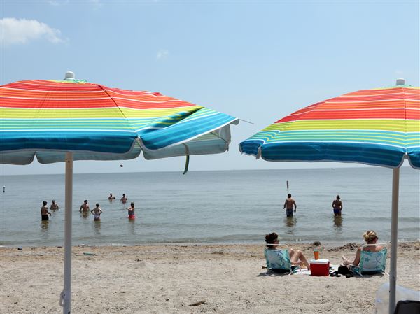 Toledoans try to beat the heat on hot, muggy Father's Day