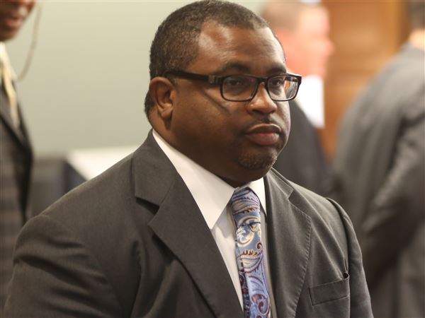 Trial begins for former jailer accused of assaulting inmate