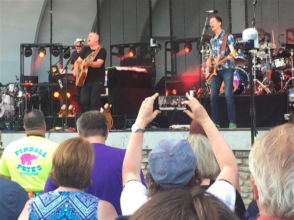 Barenaked Ladies rock Toledo Zoo Amphitheatre