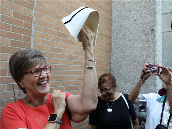 Nurses of former Riverside Hospital open time capsule prior to building's demolition