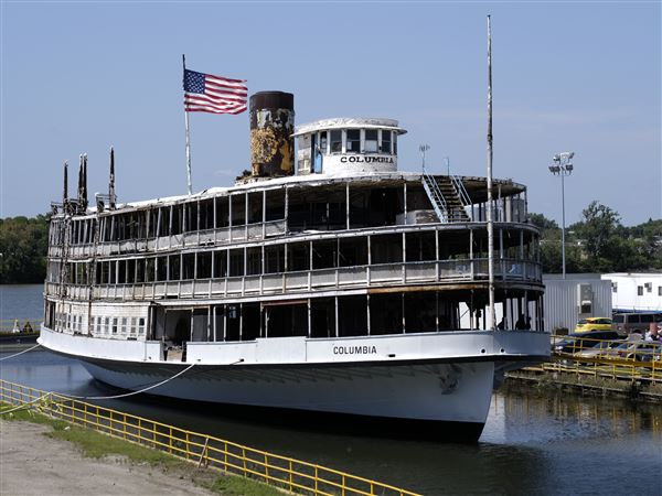 Boat that ferried passengers to Boblo Island catches fire