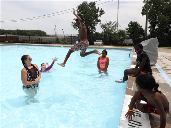 Navarre Pool to open Saturday for free