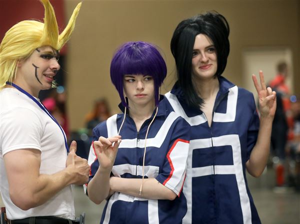 Hundreds attend pop culture convention in Toledo