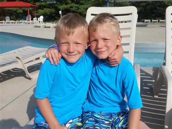 Bowling Green twins rescue toddler from drowning