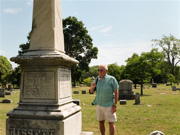 Local historians rewrite the history of Forest Cemetery