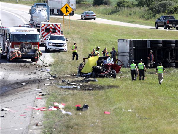 Two killed in I-280 crash that has closed freeway