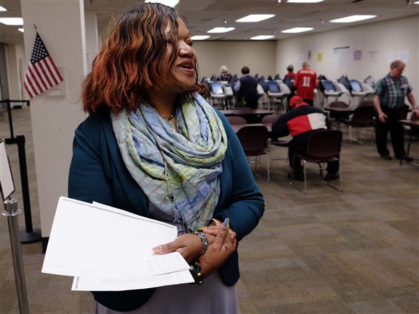 Signature drive aims to help jail plan make ballot