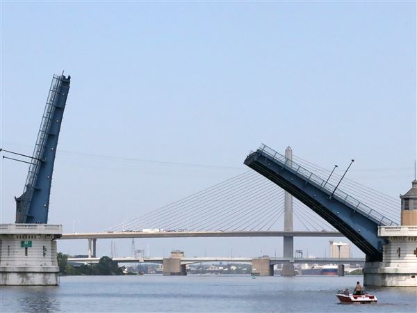 Lane closed 2 days on Toledo bridge