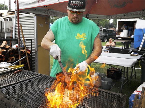 Rainy weather doesn't derail opening of Rib Off