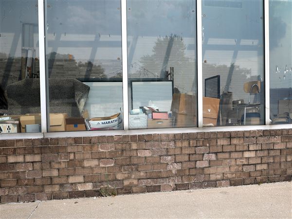 Downsizing leaves vacant big boxes across Toledo
