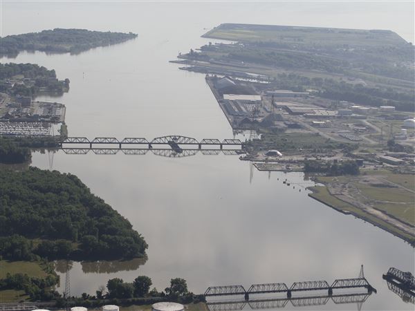 Elected officials, labor groups weigh in on dispute at Toledo Port
