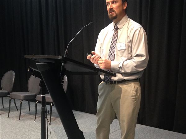 Scientists, others hear farmers’ perspective at algae conference