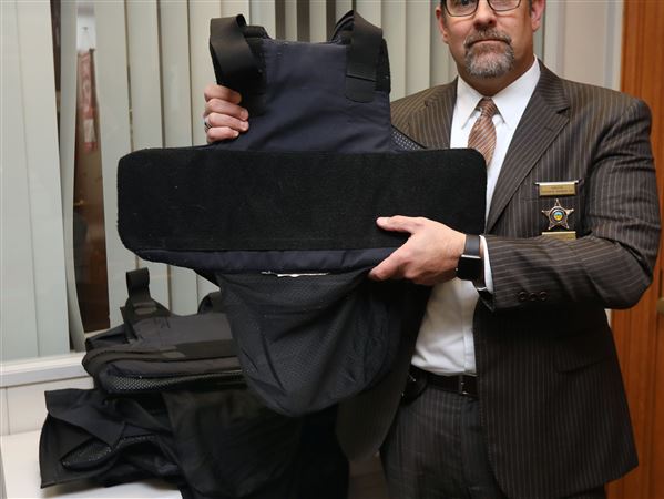 Courthouse deputies donate duty vests
