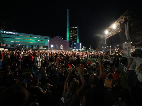 Easton Corbin brings ProMedica Summer Concert Series to a close