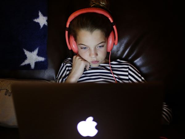 Seminar aims to help teens be safe in the digital age