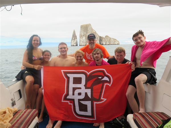 Bowling Green State University team visits Darwin's lab