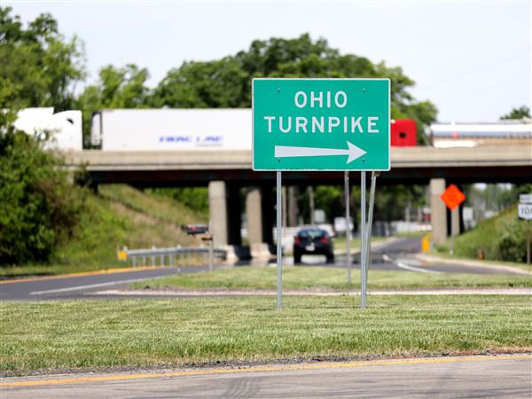 Turnpike officials honor crash victims with signs