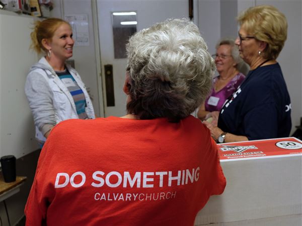 PHOTO GALLERY: Goodwill gesture