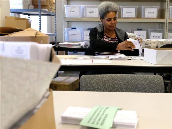 With governor's office at stake, early voting kicks off in Ohio