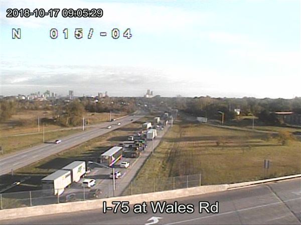 Crash on I-75 ties up traffic heading into downtown Toledo