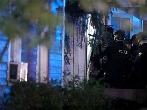 Police: Suspects still at large after South Toledo shooting
