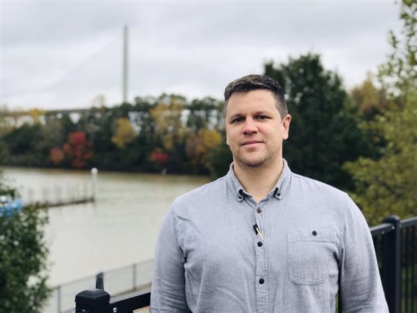 Perrysburg man saves another from jumping off bridge