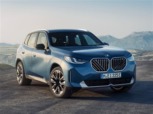 The 2025 BMW X3 offers sporty driving dynamics, advanced tech, and ample space for passengers and cargo. 