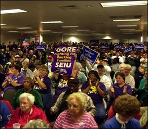 Union members show their support for Al Gore.
