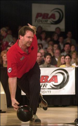 Walter Ray Williams Jr. was the only PBA bowler at Southwyck Lanes yesterday able to throw strikes consistently on the stubborn right lane.