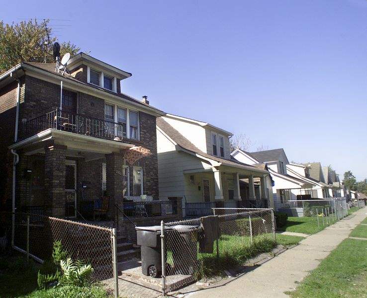 Suspect-search-leads-to-South-Detroit-2