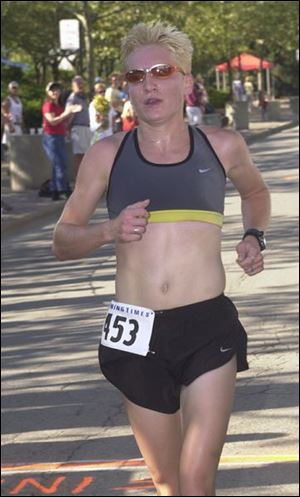 Mari Chandler won the women's division in 35:38.96.