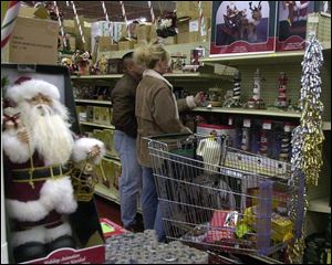 Eric and Lisa Gonzales shop at the Talmadge Road store of The Andersons, where officials are bullish on the season.