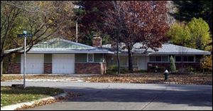Low, sweeping lines and liberal use of glass characterize the houses that Donald Scholz designed and prefabricated for the Lincolnshire neighborhood in Toledo, among other areas.