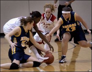 Edison's Carrie Bergman, left, and Amber Kruckeberg battle for a loose ball with Owens players Laura Wilson (12) and Sherita Jackson. Wilson had 14 points, 4 assists and 5 steals.