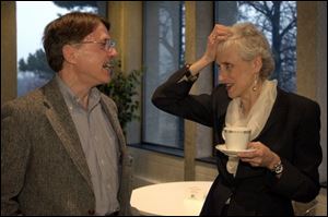 Toledoan Tom Reed jokes with mystery writer Sara Paretsky at a reception prior to her speech at the Stranahan.