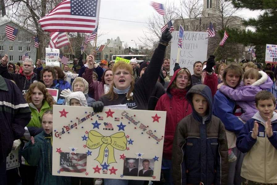 Sandusky-rallies-for-U-S-troops-2